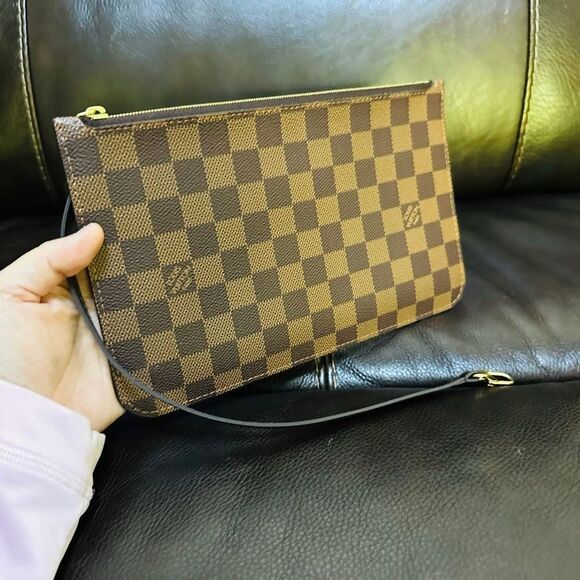 Louis Vuitton Neverfull GM Pouch - Picture 2 of 9